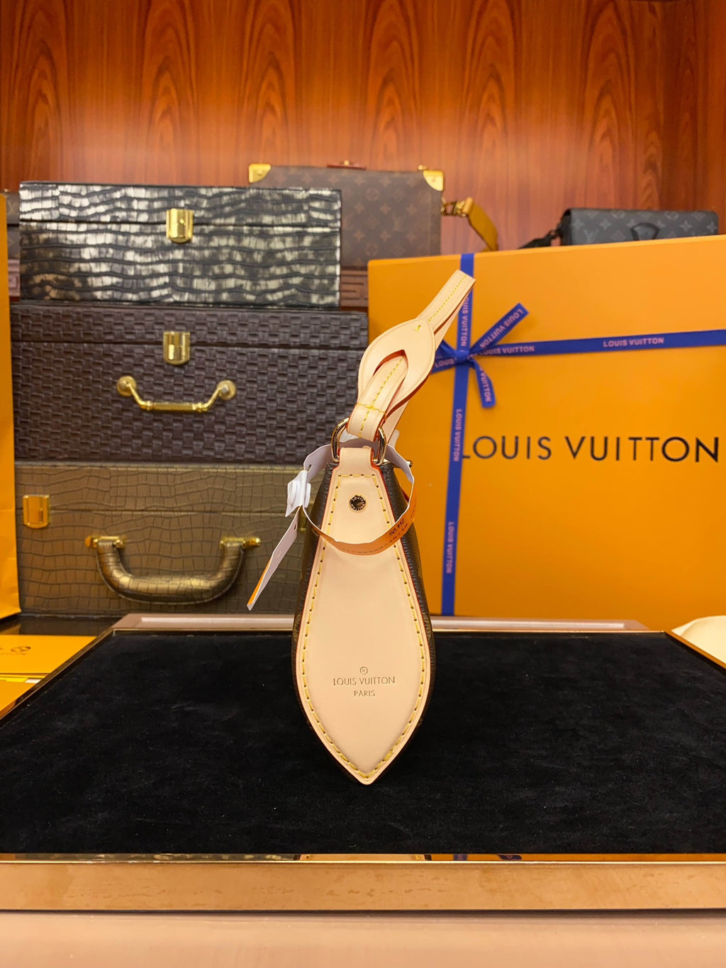 M12859	LV Pochette Tirette