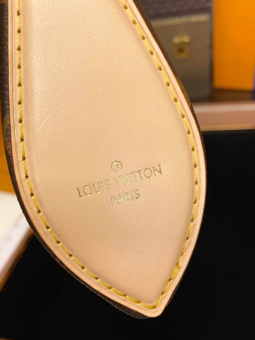 M12859	LV Pochette Tirette
