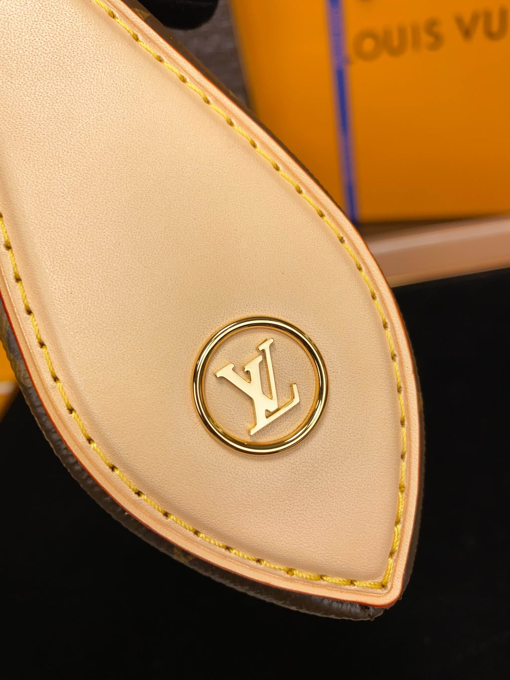 M12859	LV Pochette Tirette