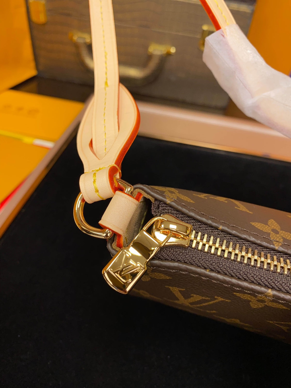 M12859	LV Pochette Tirette