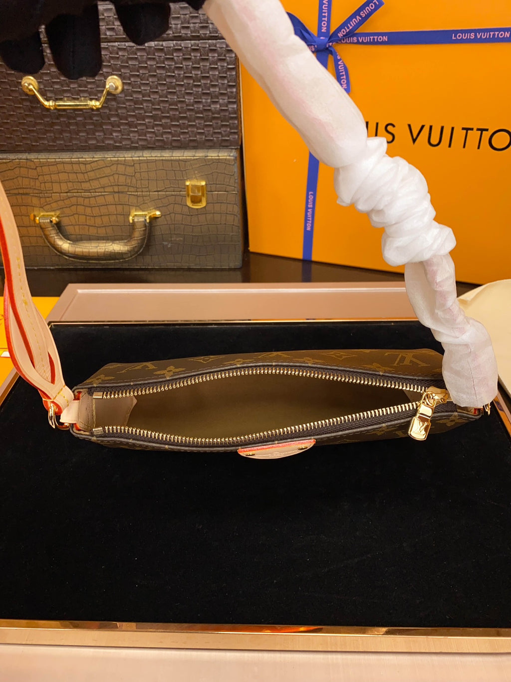 M12859	LV Pochette Tirette