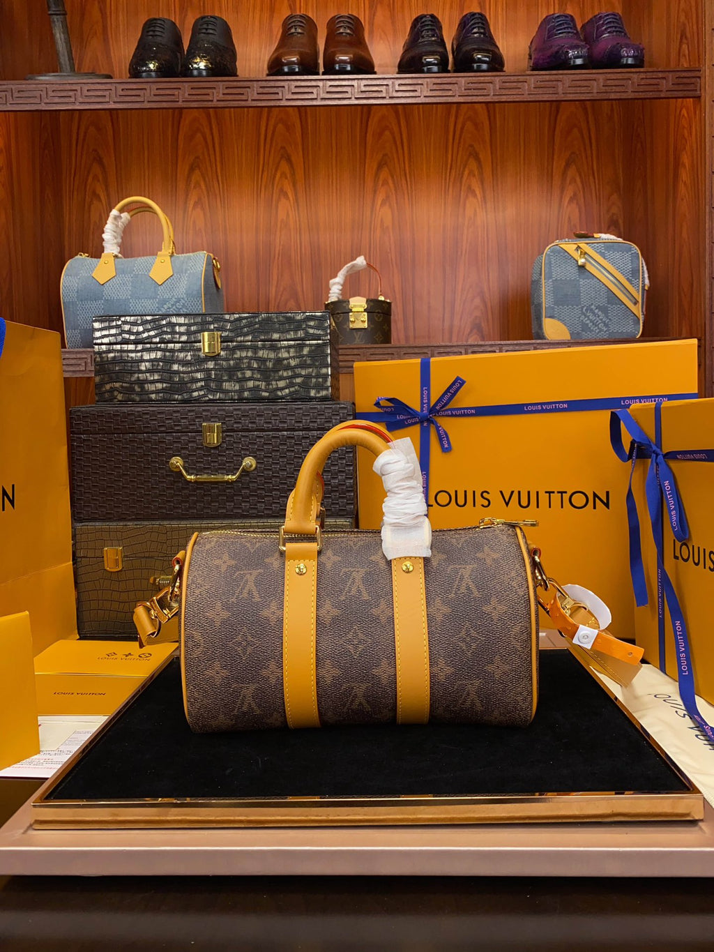 M14981	LV Keepall 25 Cargo