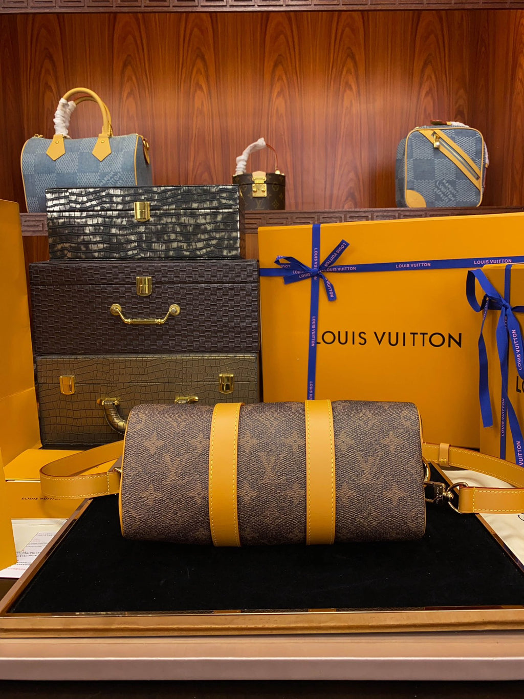 M14981	LV Keepall 25 Cargo