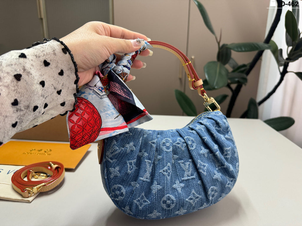 M13571|LV Pochette Valley
