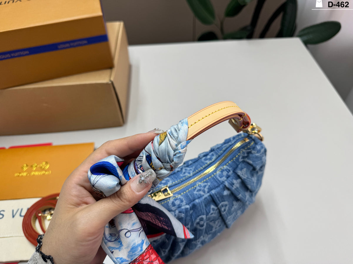 M13571|LV Pochette Valley