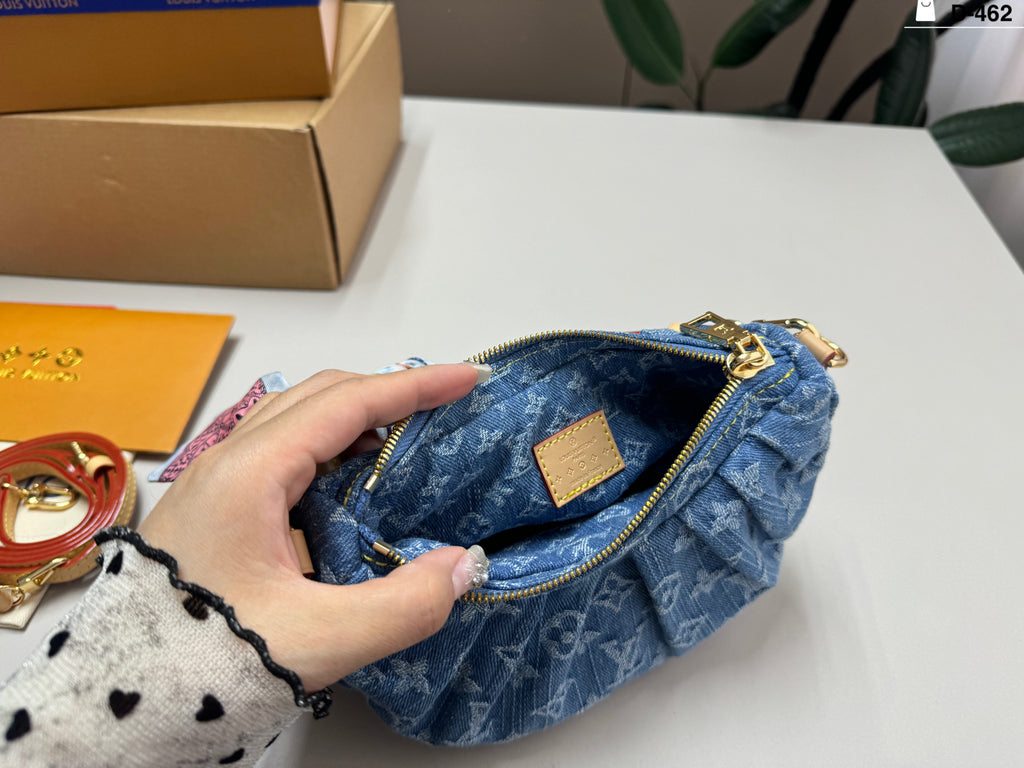 M13571|LV Pochette Valley
