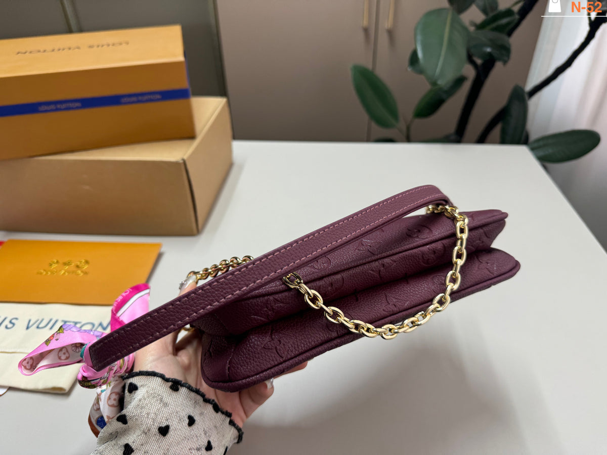 M83302|LV Liv Pochette