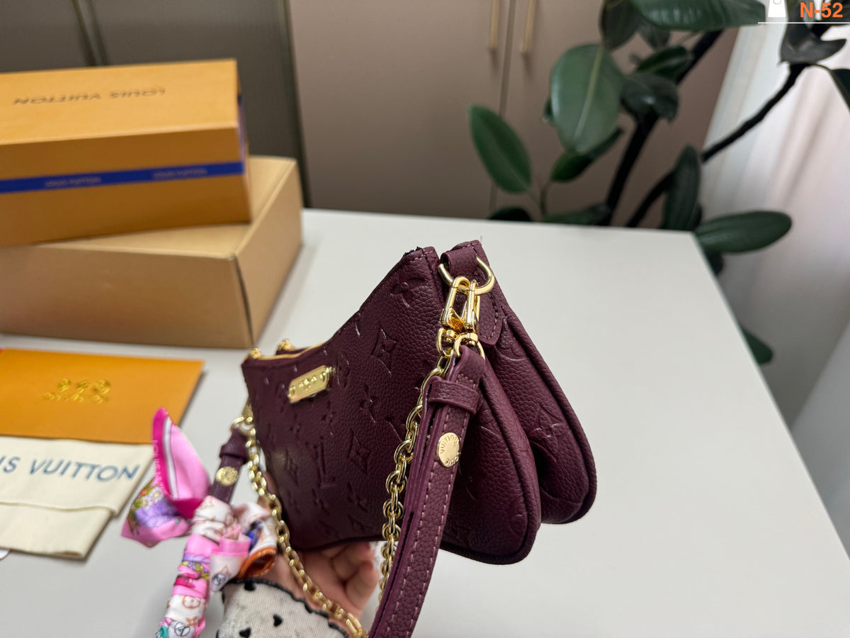 M83302|LV Liv Pochette