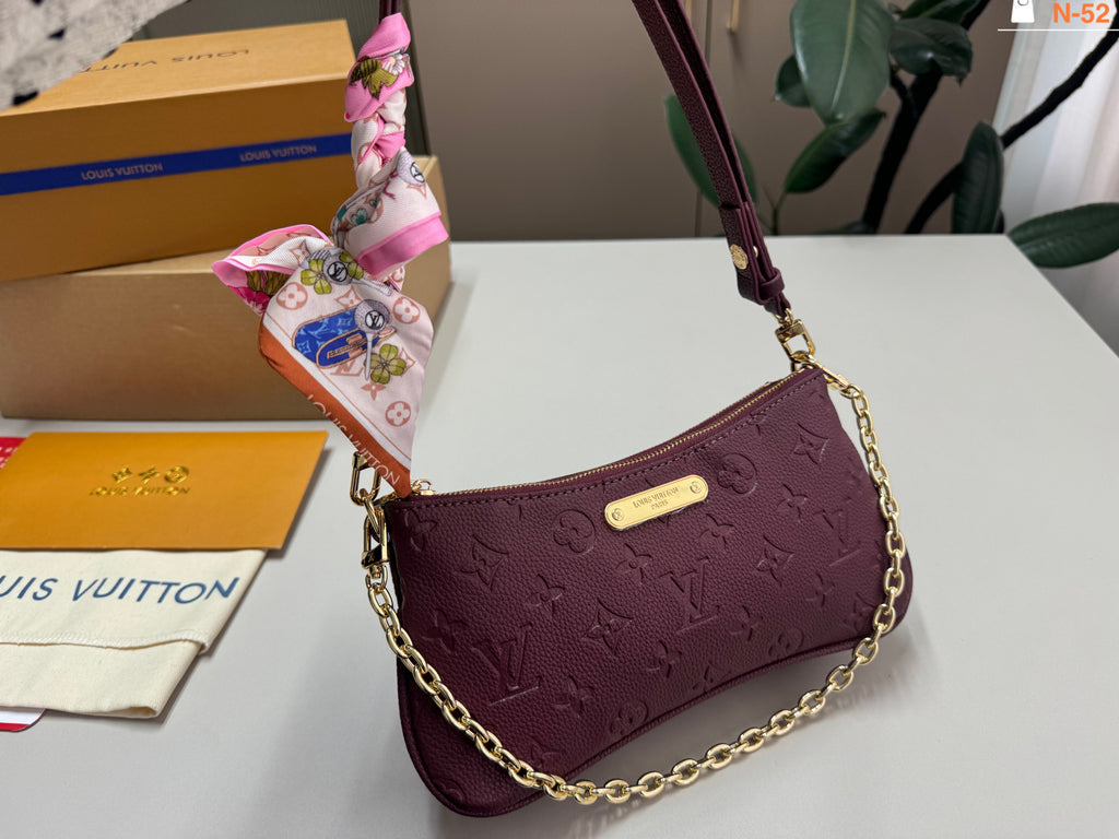 M83302|LV Liv Pochette