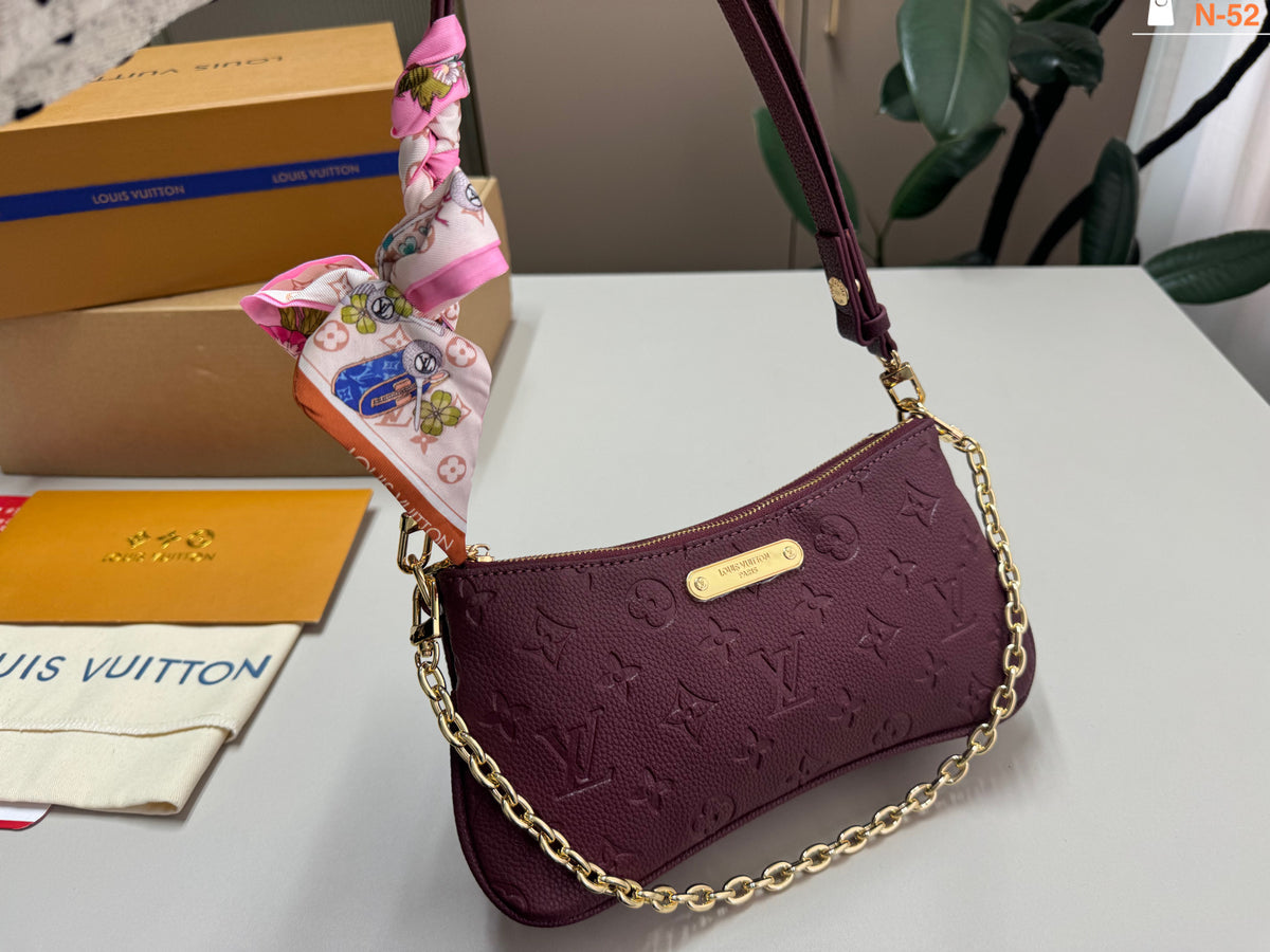 M83302|LV Liv Pochette