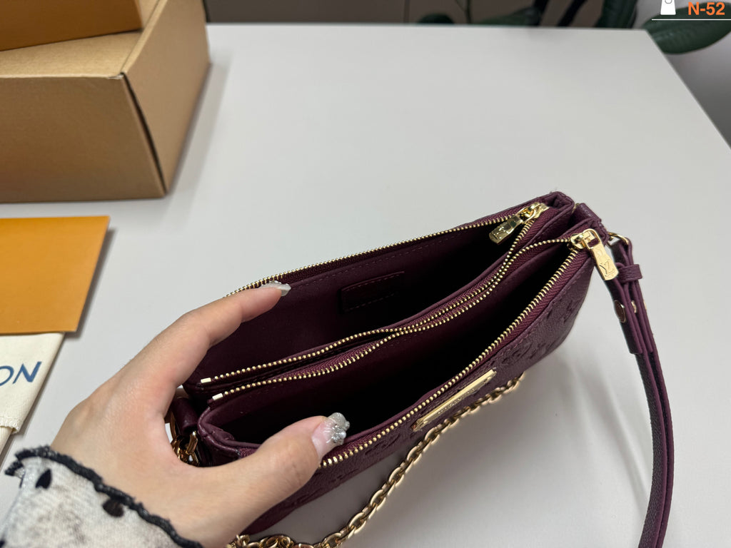 M83302|LV Liv Pochette
