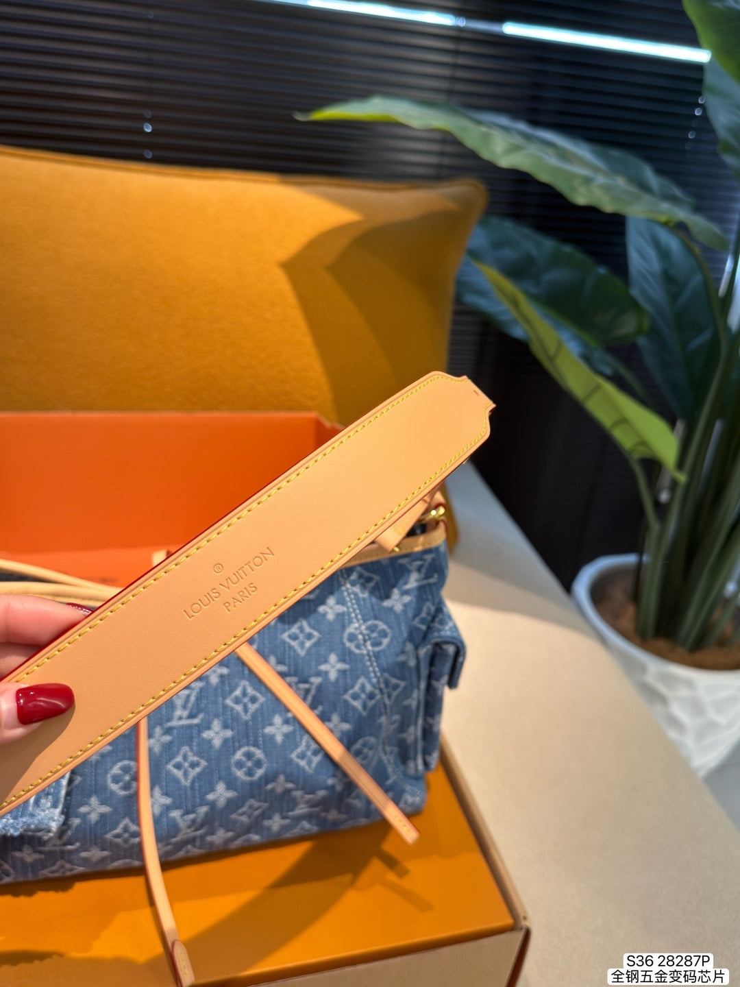 M28287|LV Carryall