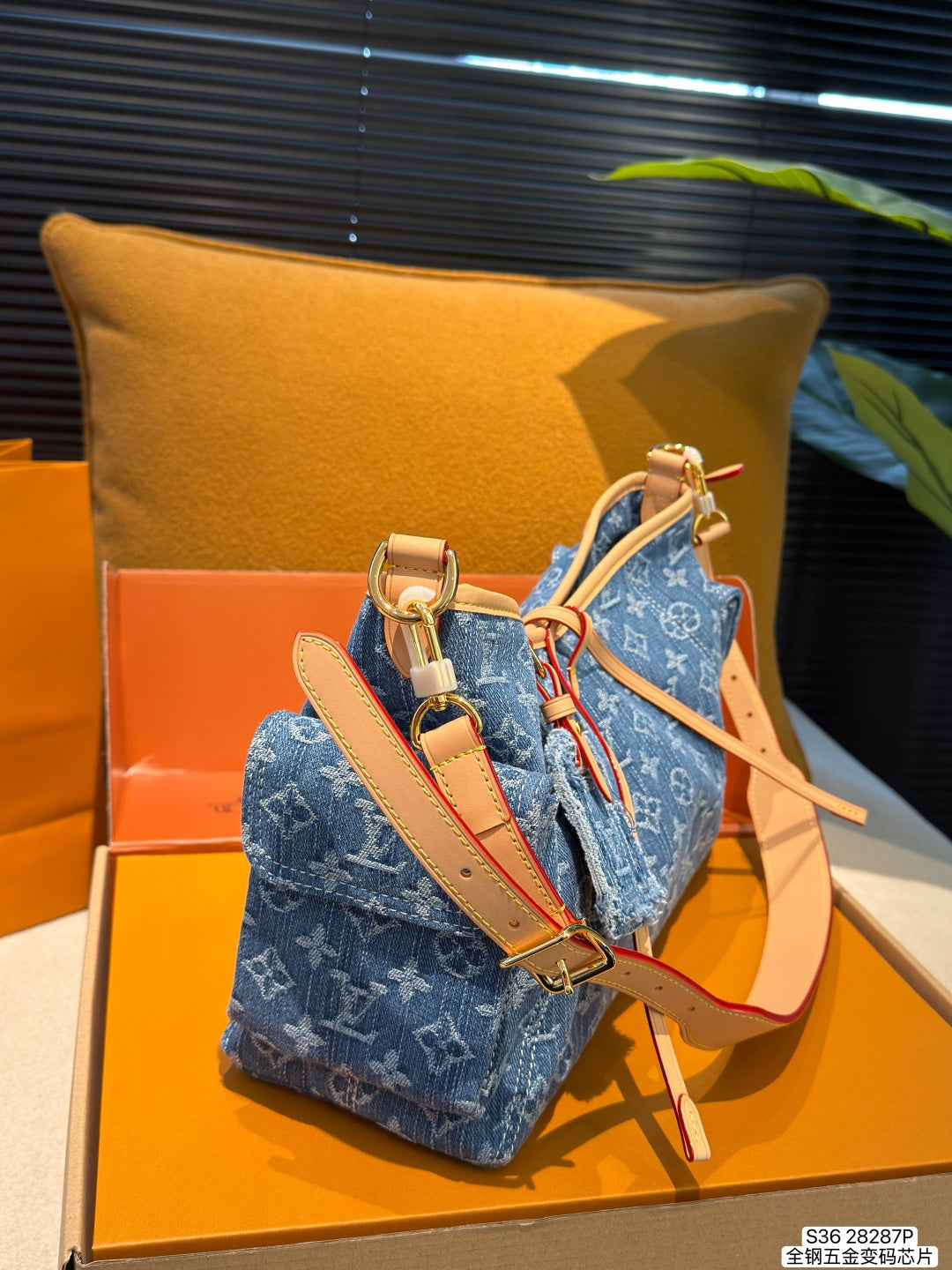 M28287|LV Carryall