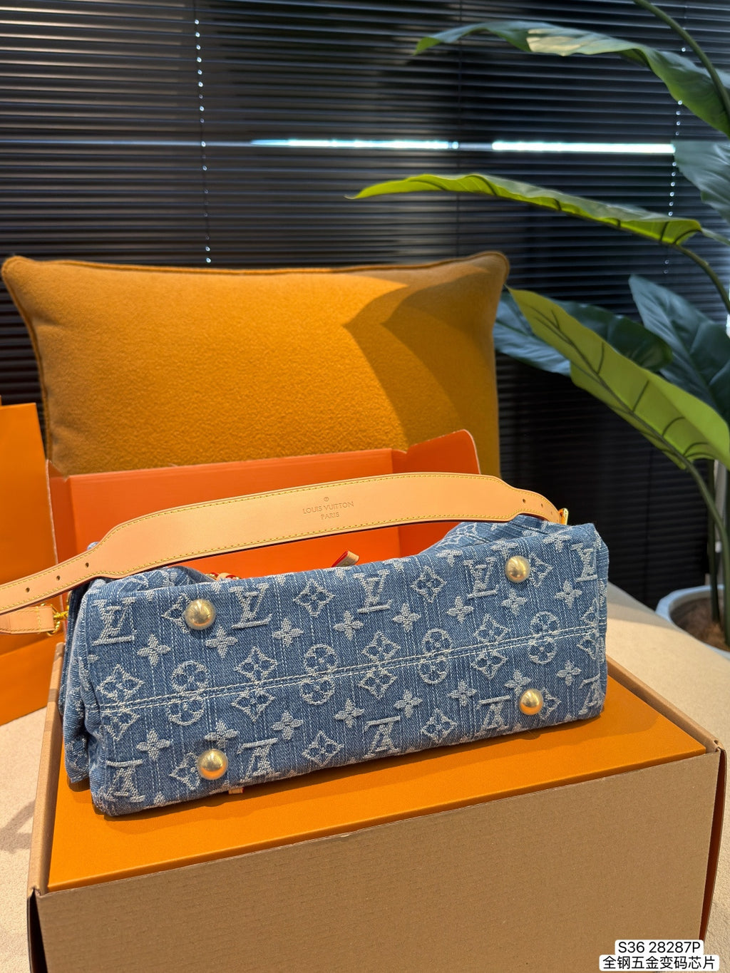M28287|LV Carryall