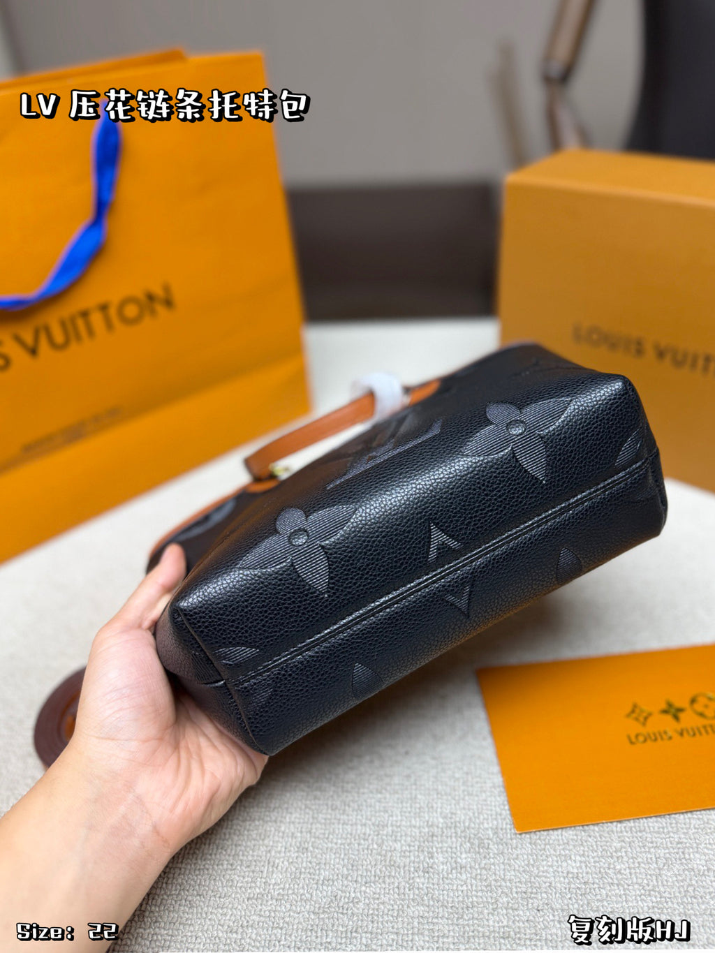 M23698|LV OnTheGo East West