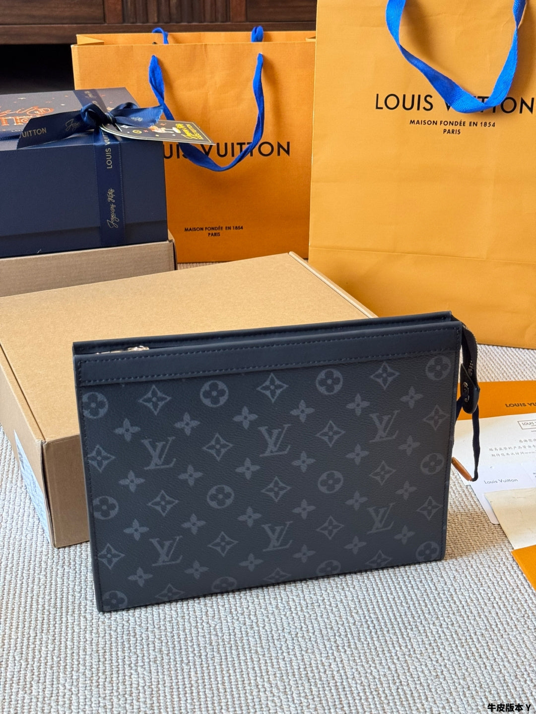 M61692|LV Pochette Voyage MM