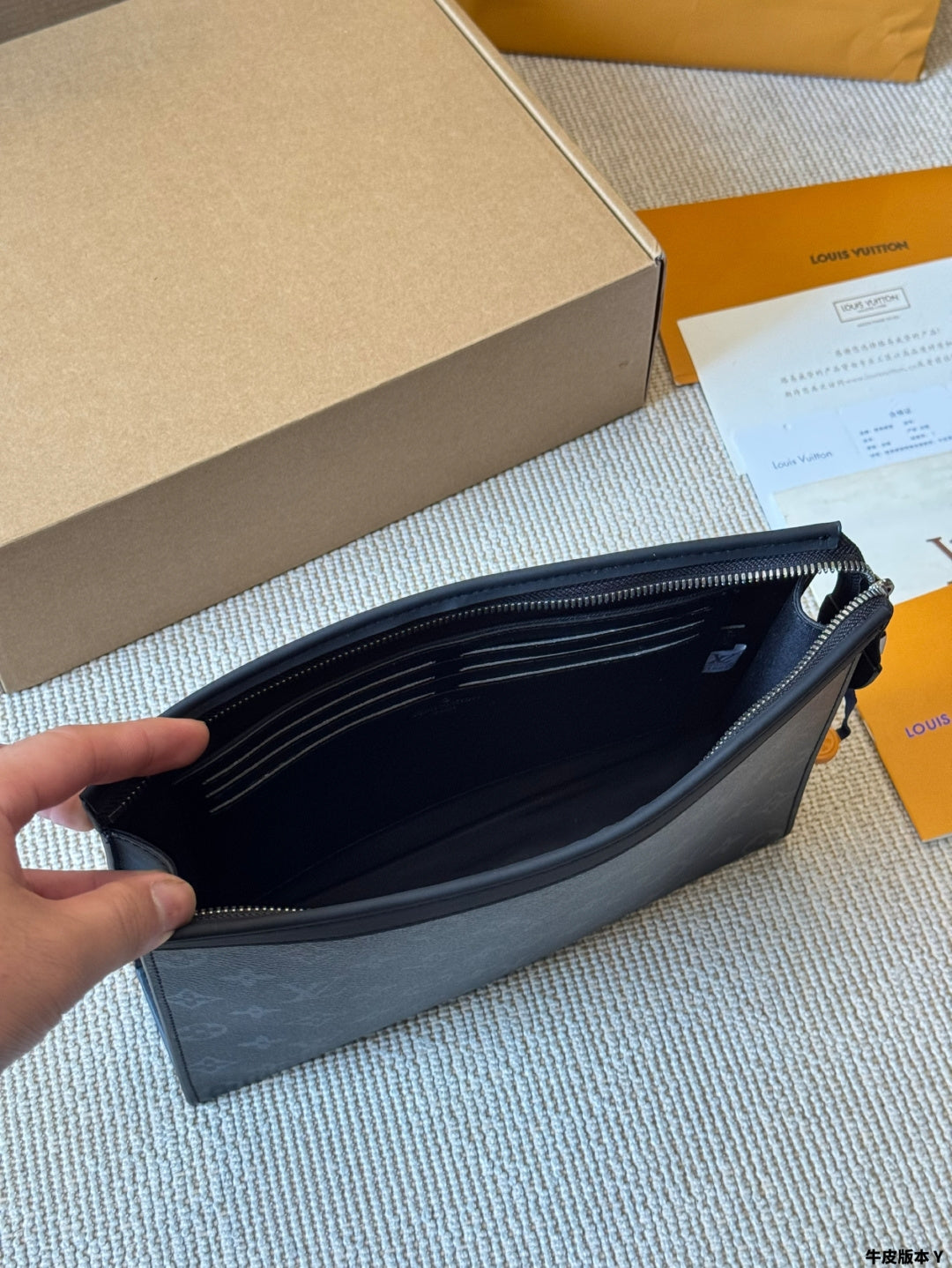 M61692|LV Pochette Voyage MM