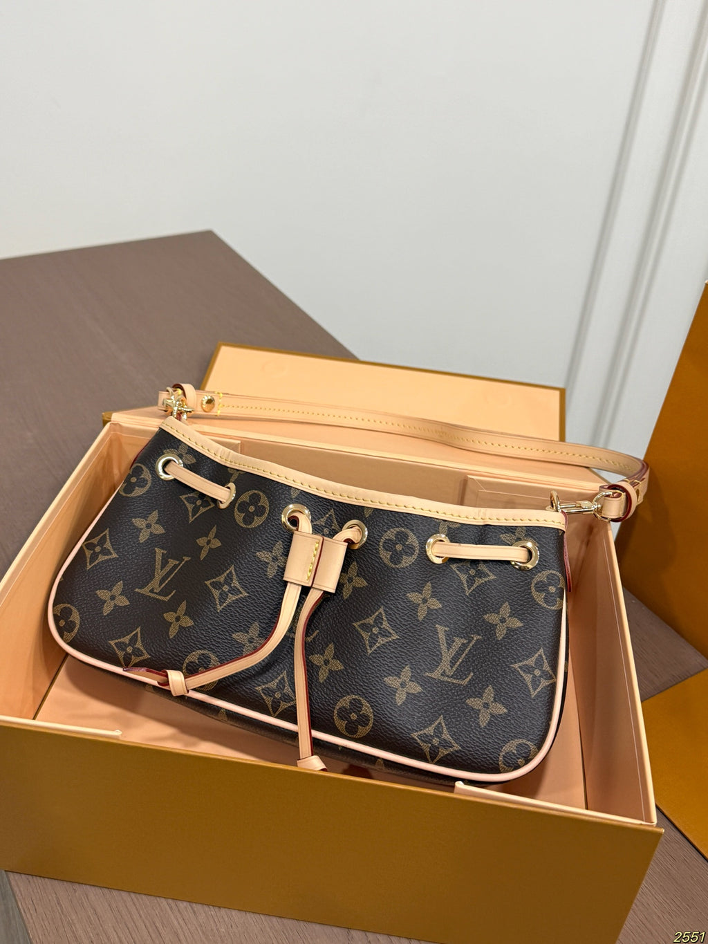 M29537|LV Nano Frivole