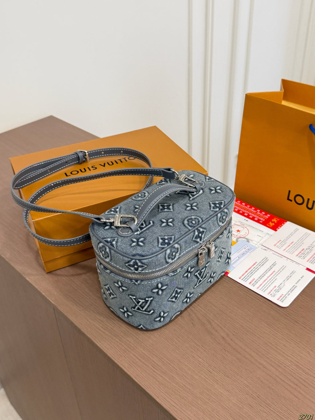 M28050|LV Vanity
