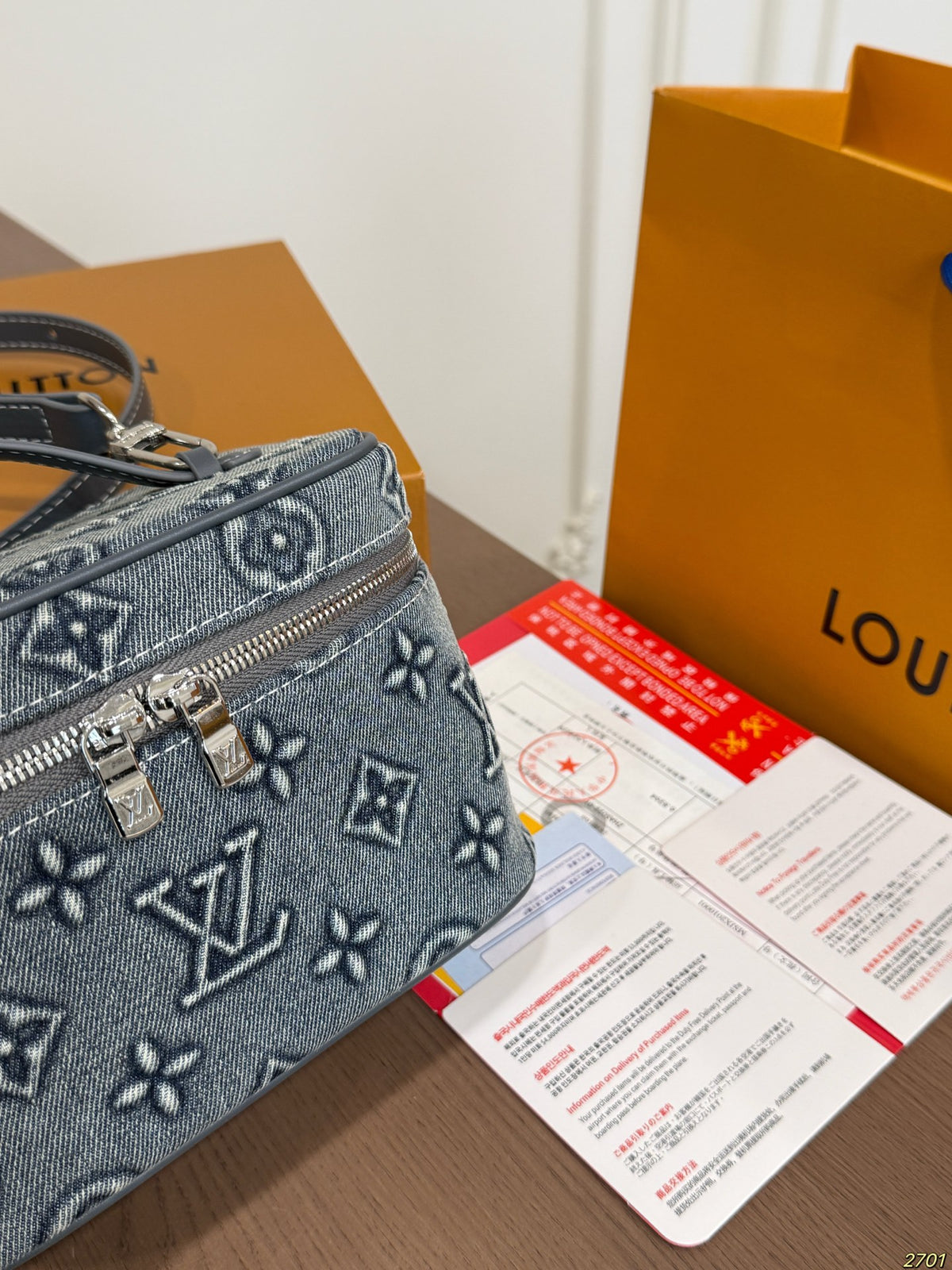M28050|LV Vanity