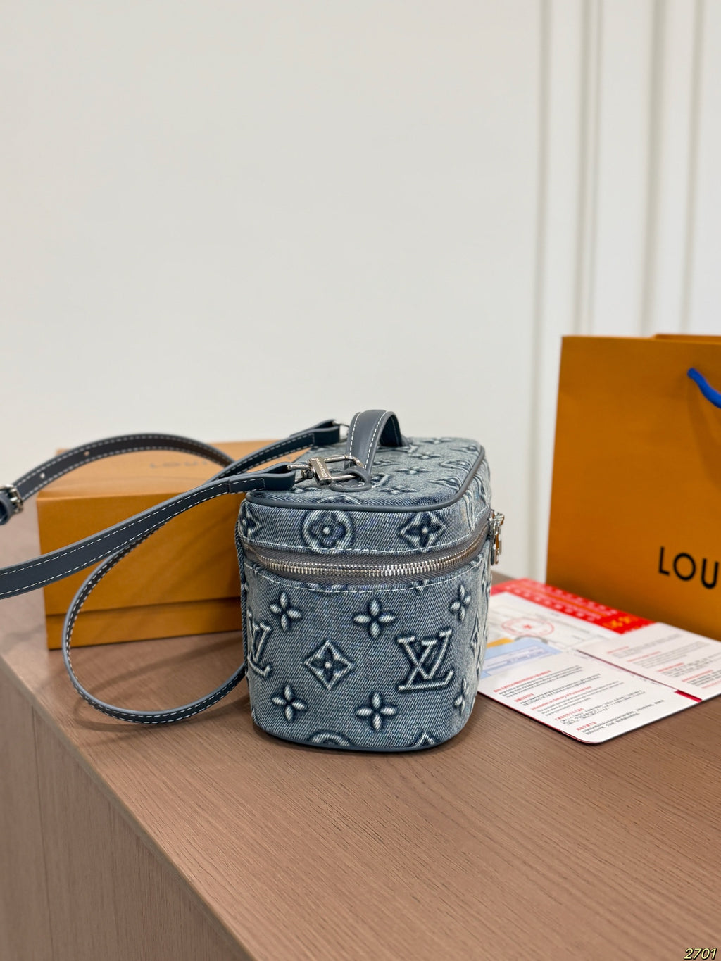 M28050|LV Vanity