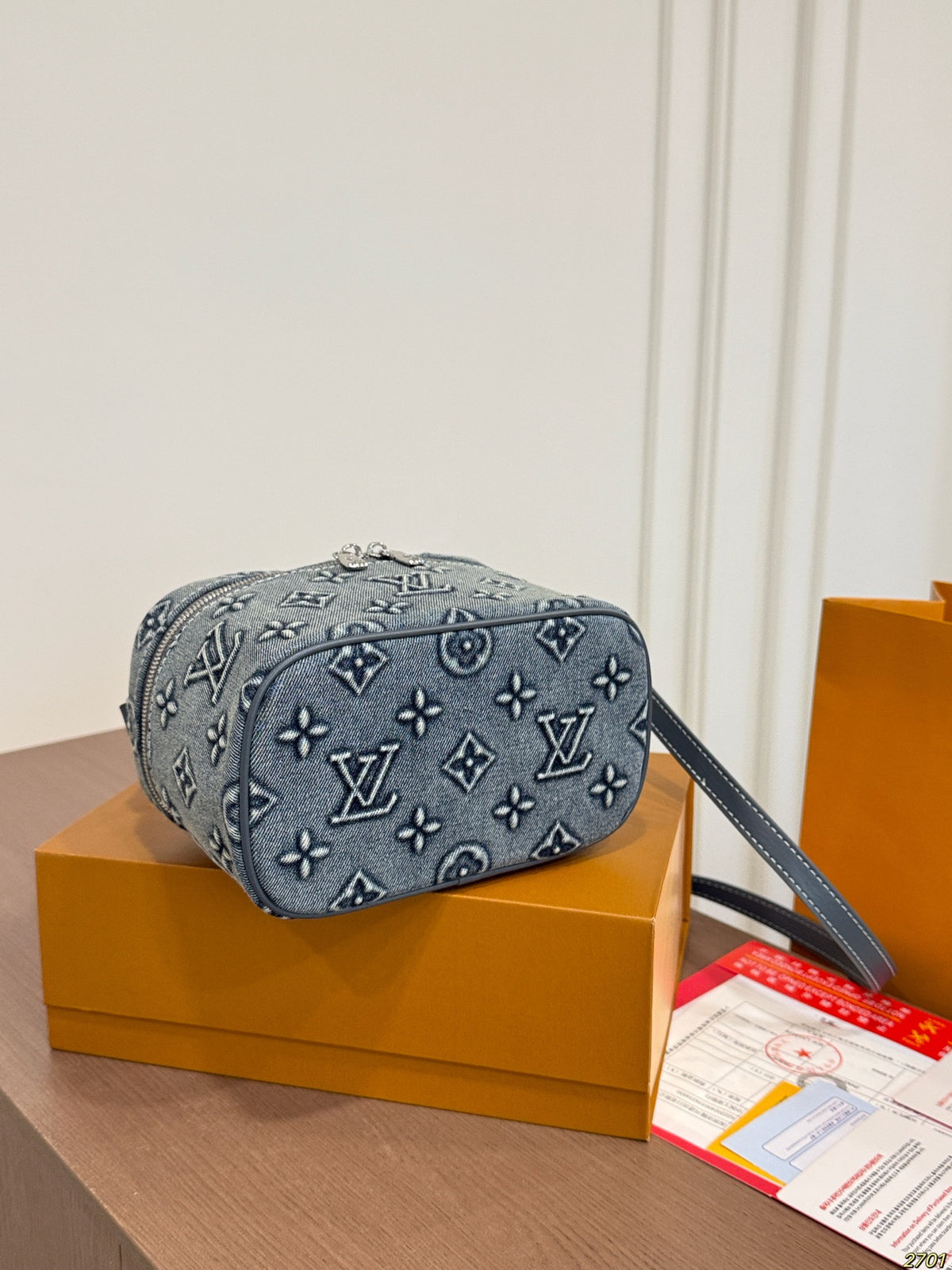 M28050|LV Vanity