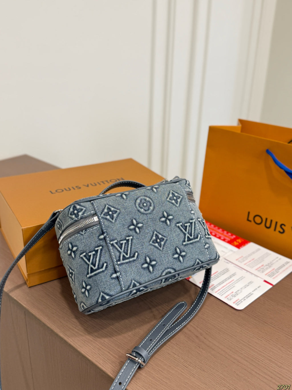 M28050|LV Vanity