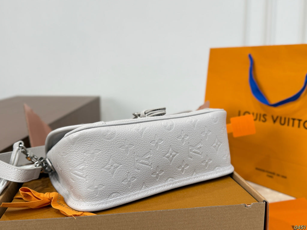 M46583|LV Diane