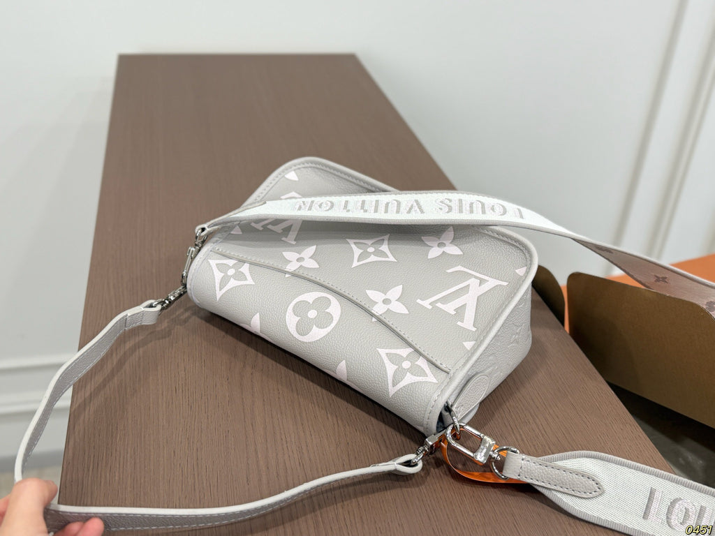 M46583|LV Diane