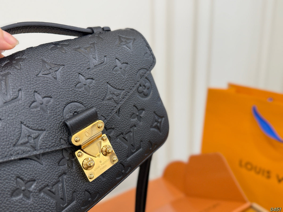 M46595|LV Pochette Métis East West