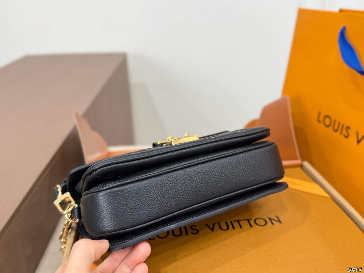 M46595|LV Pochette Métis East West