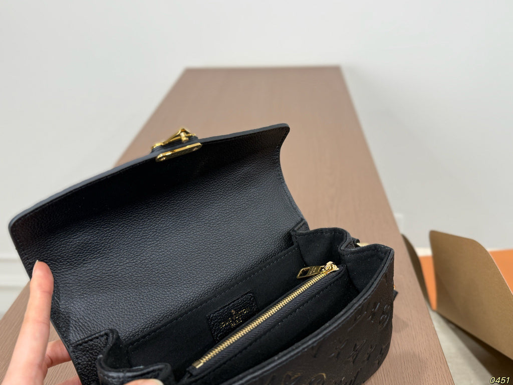 M46595|LV Pochette Métis East West