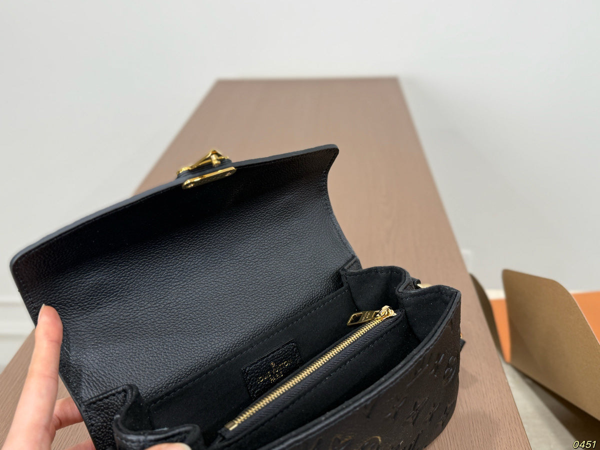 M46595|LV Pochette Métis East West