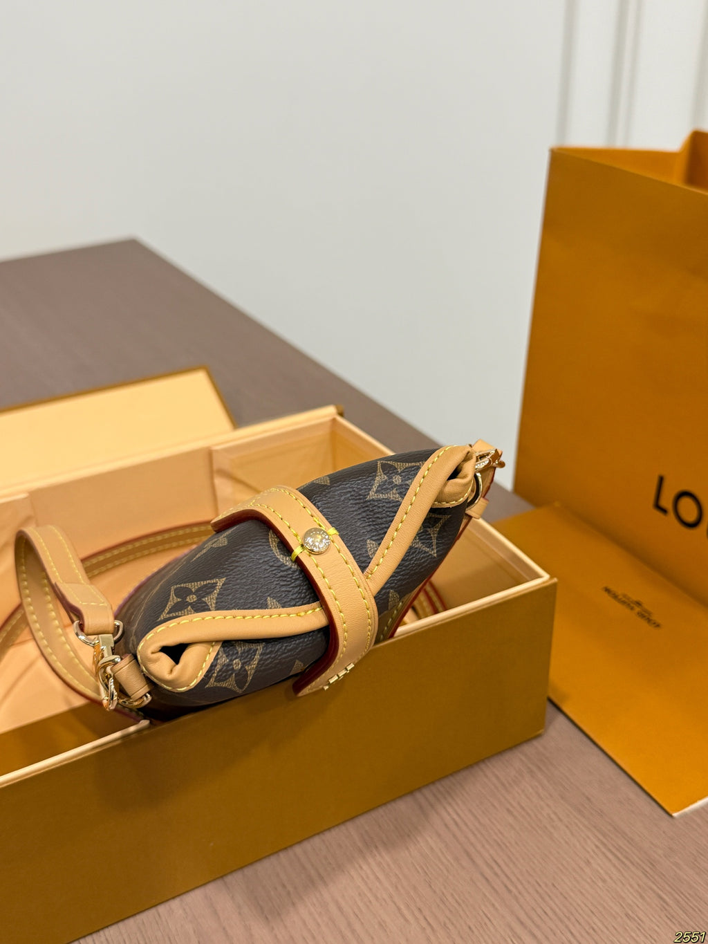 M80874|LV Fold Me Pouch