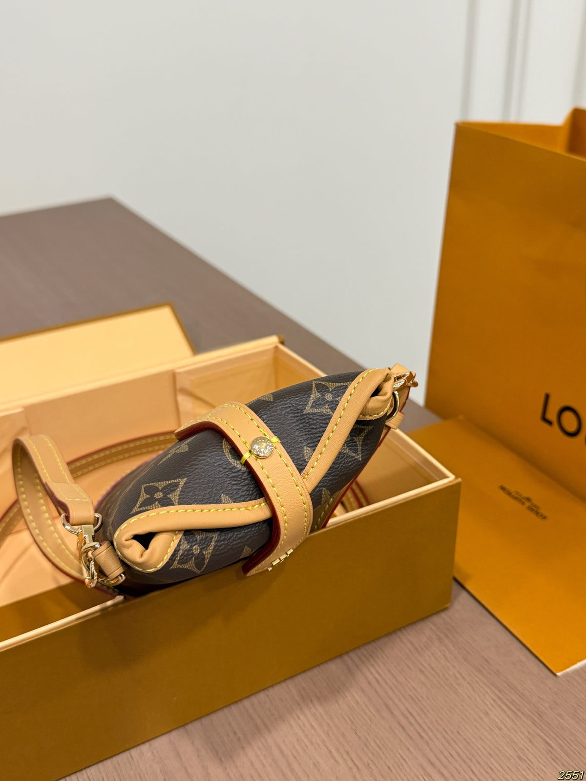 M80874|LV Fold Me Pouch