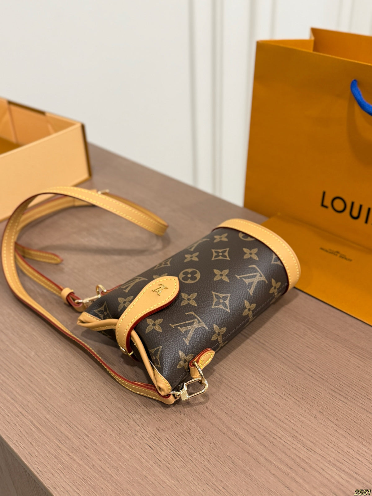 M80874|LV Fold Me Pouch