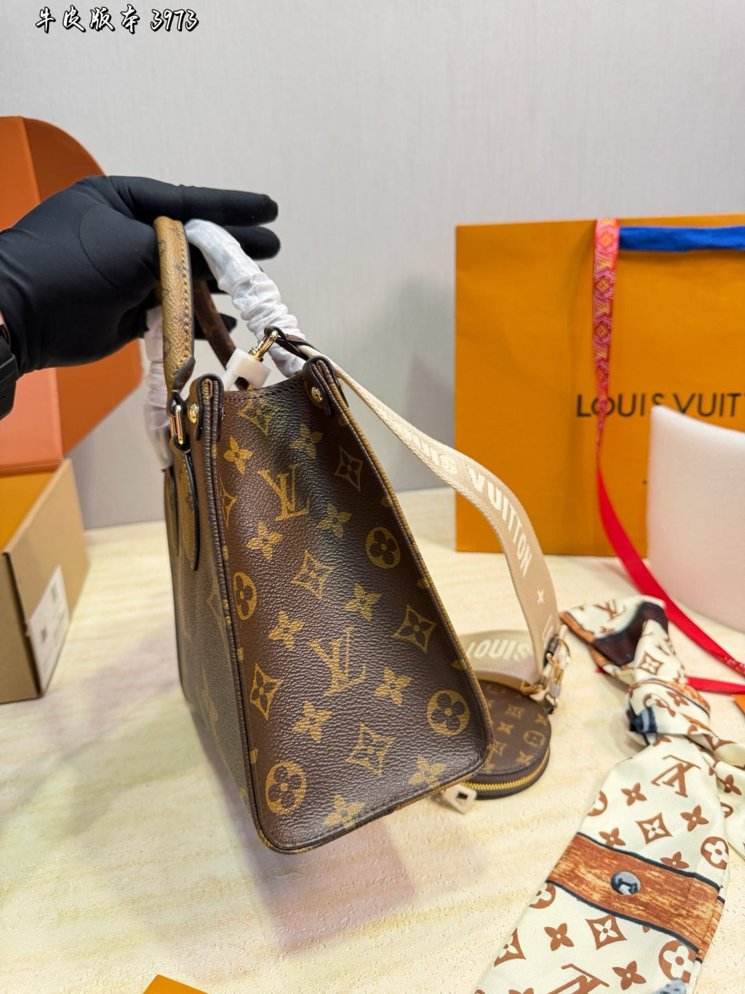 M46373|LV OnTheGo PM