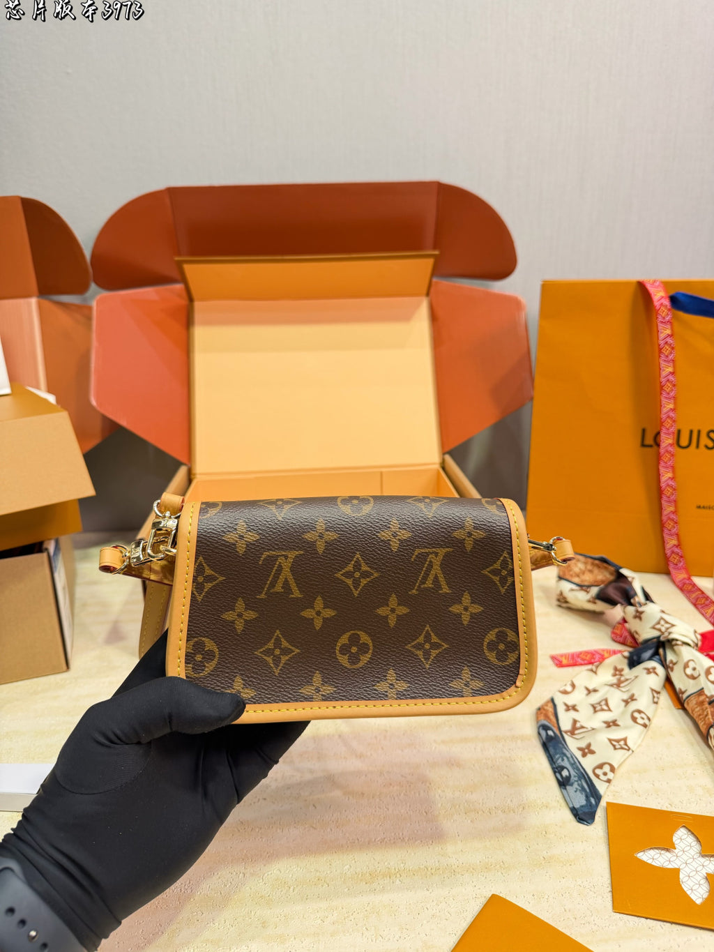 M83298|LV Nano Diane