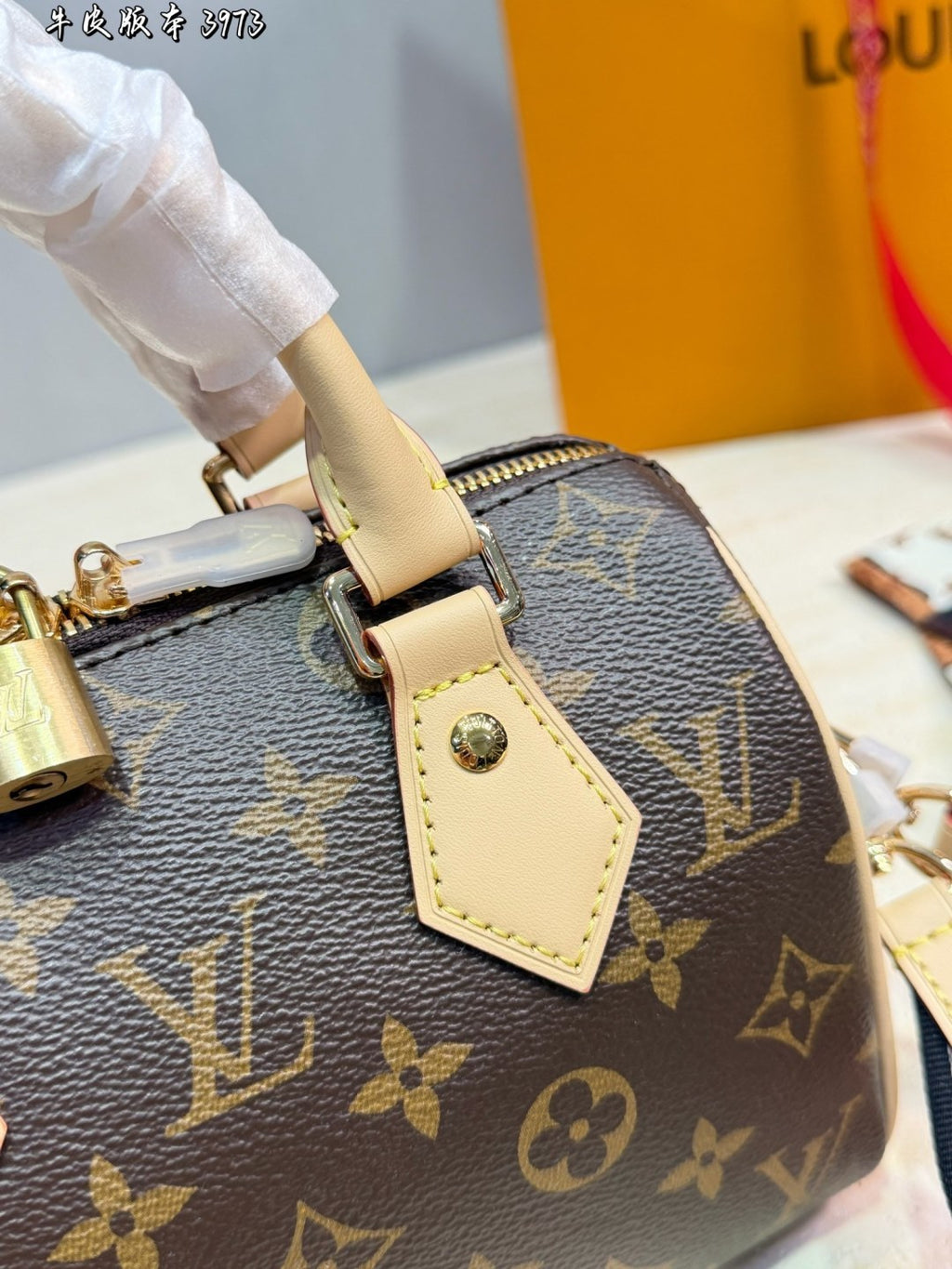 M46222|LV Speedy Bandoulière 20
