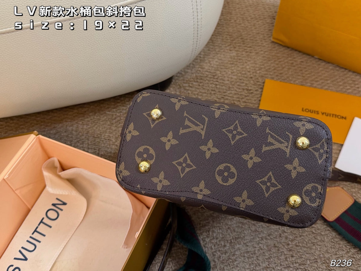 M83480|LV Canoé
