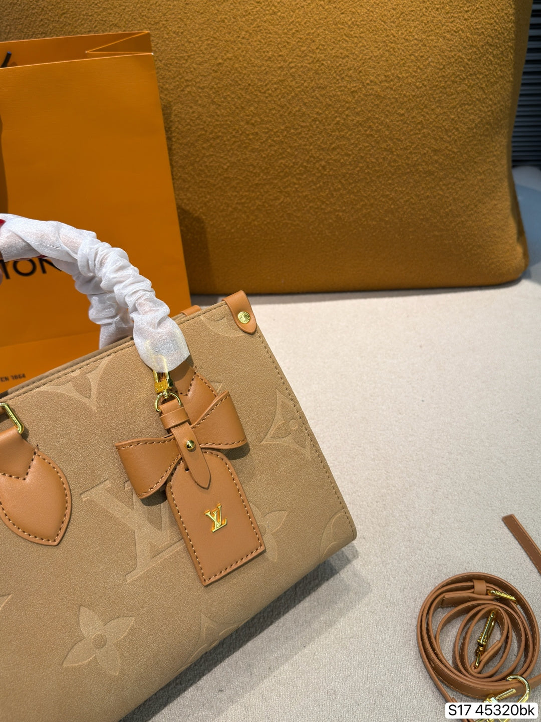M45661|LV OnTheGo PM