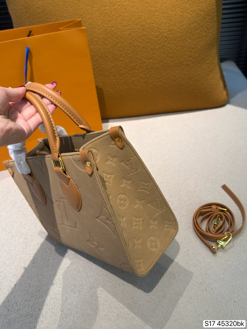 M45661|LV OnTheGo PM