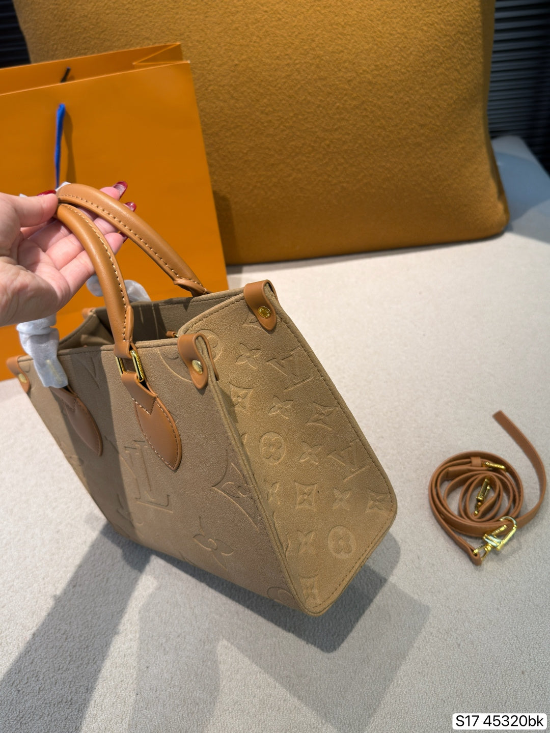 M45661|LV OnTheGo PM