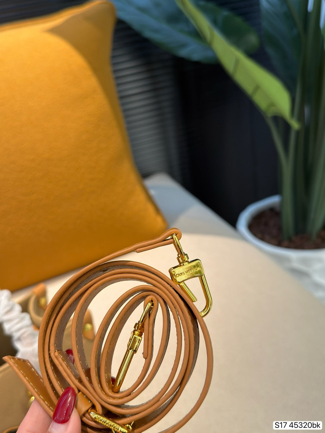 M45661|LV OnTheGo PM