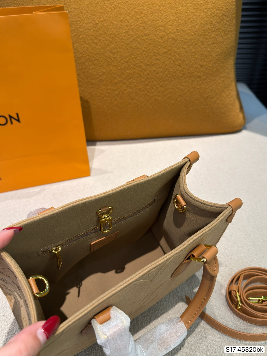 M45661|LV OnTheGo PM