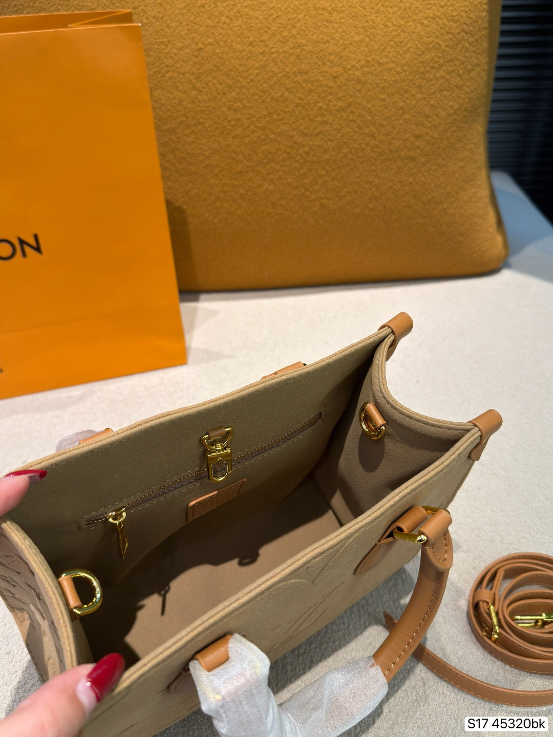 M45661|LV OnTheGo PM