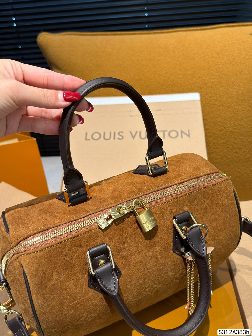 M2A383|LV Speedy Bandoulière 25
