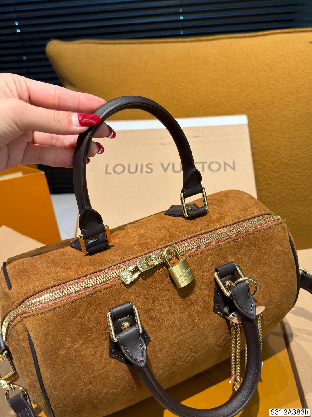 M2A383|LV Speedy Bandoulière 25