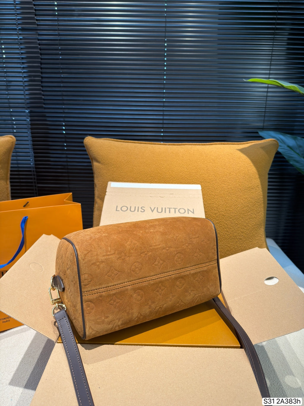 M2A383|LV Speedy Bandoulière 25