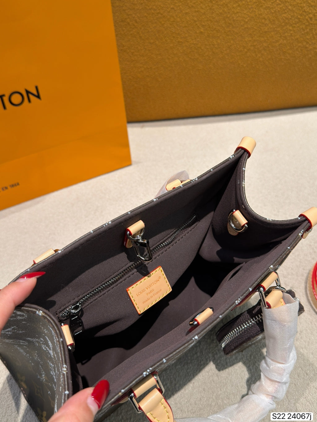 M24067|LV OnTheGo PM